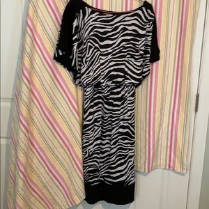 Zebra dress with short sleeves